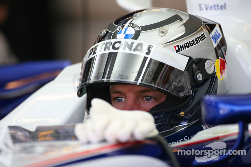 Sebastian Vettel, piloto de prueba, BMW Sauber F1 Team en el garaje del equipo