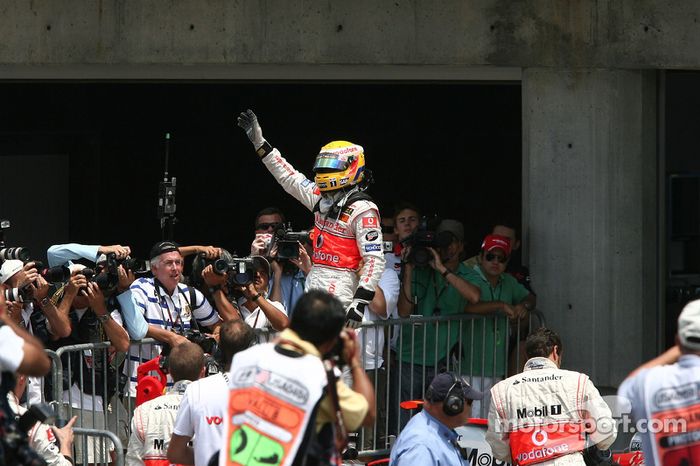 El británico celebra la pole en el GP de Estados Unidos 2007