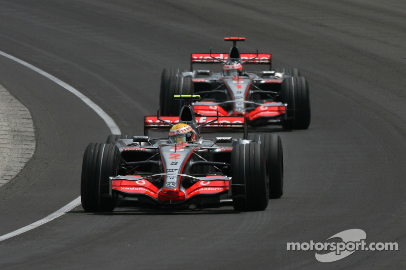 Lewis Hamilton, McLaren Mercedes, MP4-22 ve Fernando Alonso, McLaren Mercedes, MP4-22