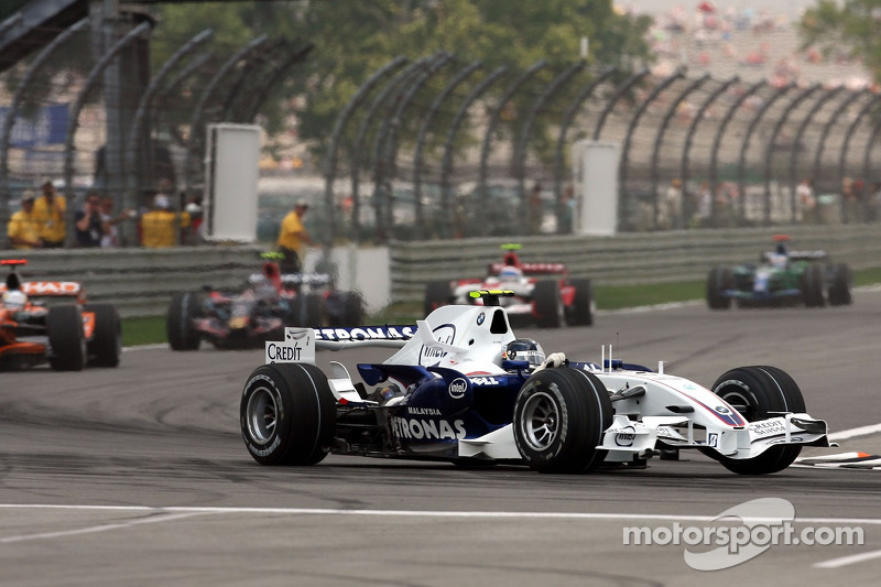 Vettel estreou na F1 no GP dos Estados Unidos de 2007, substituindo o lesionado Robert Kubica. Em sua única corrida pela BMW, pontuou e se tornou o mais jovem da história a obter o feito.