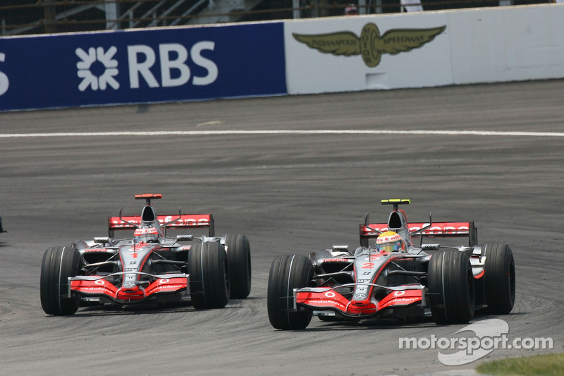 Fernando Alonso, McLaren Mercedes, MP4-22 y Lewis Hamilton, McLaren Mercedes, MP4-22