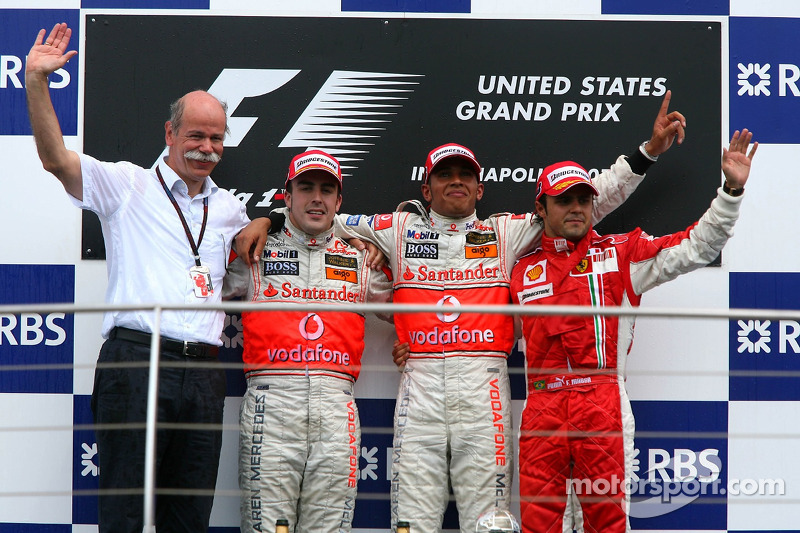 Podio: segundo lugar Fernando Alonso, McLaren Mercedes, ganador de la carrera Lewis Hamilton, McLare