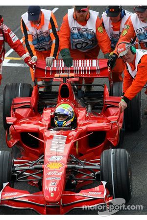 Felipe Massa, Scuderia Ferrari é empurrado do grid