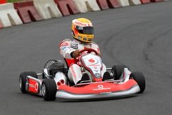Льюис Хэмилтон, McLaren Mercedes, Vodafone на картинговом соревновании