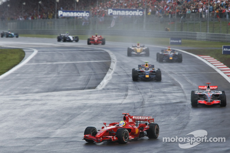 Felipe Massa, Scuderia Ferrari, F2007 and Fernando Alonso, McLaren Mercedes, MP4-22