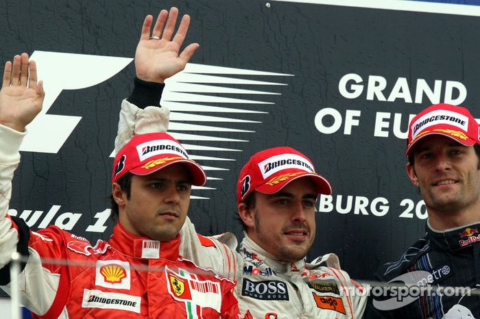 Podio: el ganador Fernando Alonso con Felipe Massa y Mark Webber