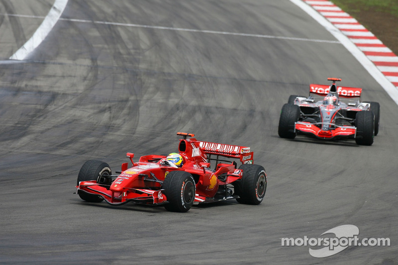 Felipe Massa, Ferrari F2007; Fernando Alonso, McLaren MP4-22