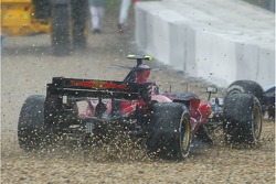 Скотт Спид, Scuderia Toro Rosso, STR02, вылетает в гравий