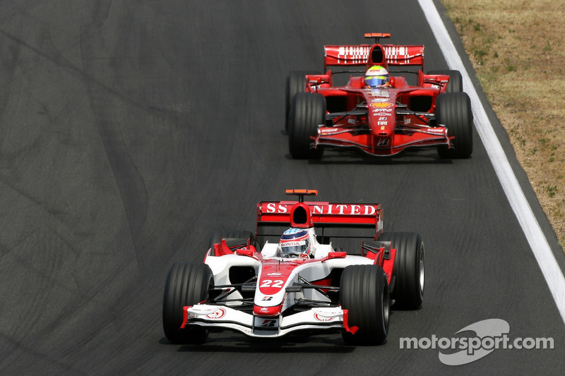 Na corrida, Massa passou boa parte preso atrás de Takuma Sato e fechou somente em 13º, longe dos pontos. "A corrida foi um desastre. Uma das minhas piores na F1", disse.