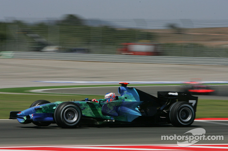 Porém, em 2007 o time enfrentou sérios problemas. Button fez apenas seis pontos e Barrichello passou o ano zerado.