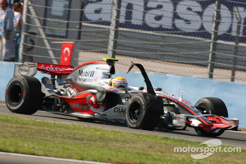 Lewis Hamilton, McLaren Mercedes, MP4-22, hasarlı tyre