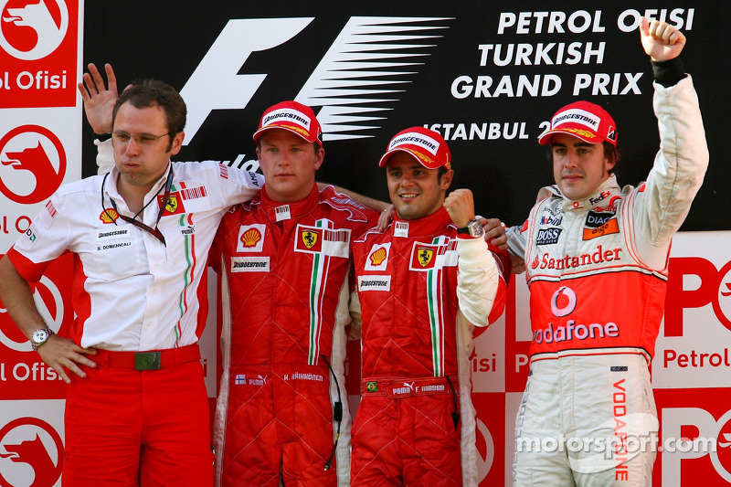 Podyum: Stefano Domenicali, Scuderia Ferrari, Direktör, 2. Kimi Raikkonen, Yarış galibi Felipe Massa