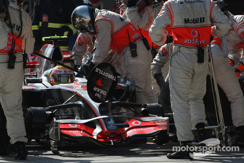 Lewis Hamilton, McLaren Mercedes pit stop