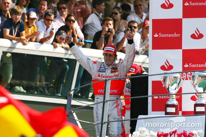 Podio: ganador de la carrera Fernando Alonso