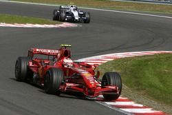 Kimi Raikkonen, Scuderia Ferrari, F2007, Alexander Wurz, Williams F1 Team, FW29