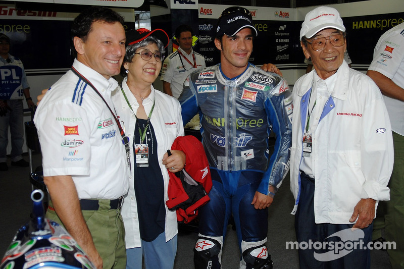 Marco Melandri y Fausto Gresini con invitados