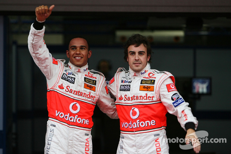 L'auteur de la pôle Lewis Hamilton, McLaren Mercedes, la deuxième place Fernando Alonso, McLaren Mer