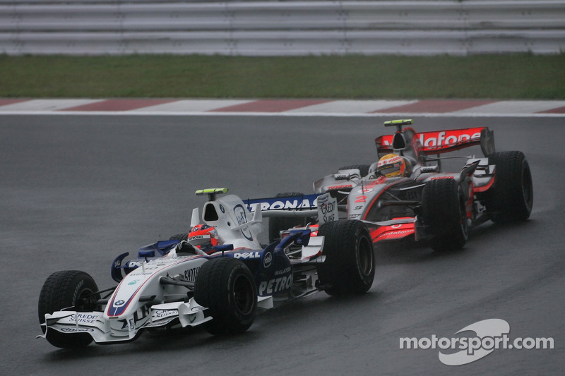 Robert Kubica, BMW Sauber F1 Team, F1.07 and Lewis Hamilton, McLaren Mercedes, MP4-22