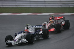 Robert Kubica, BMW Sauber F1 Team, F3.07 ve Lewis Hamilton, McLaren Mercedes, MP4-22