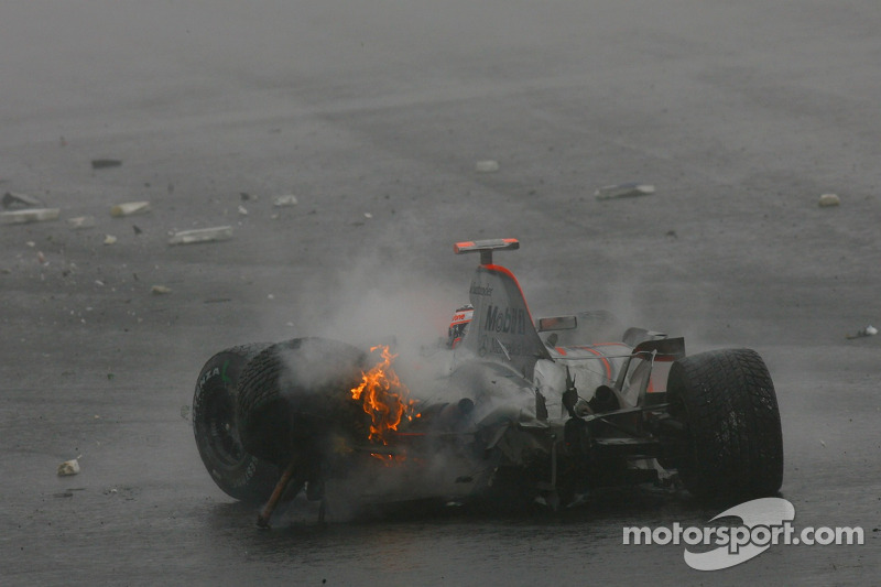 Fernando Alonso, McLaren Mercedes, crashes