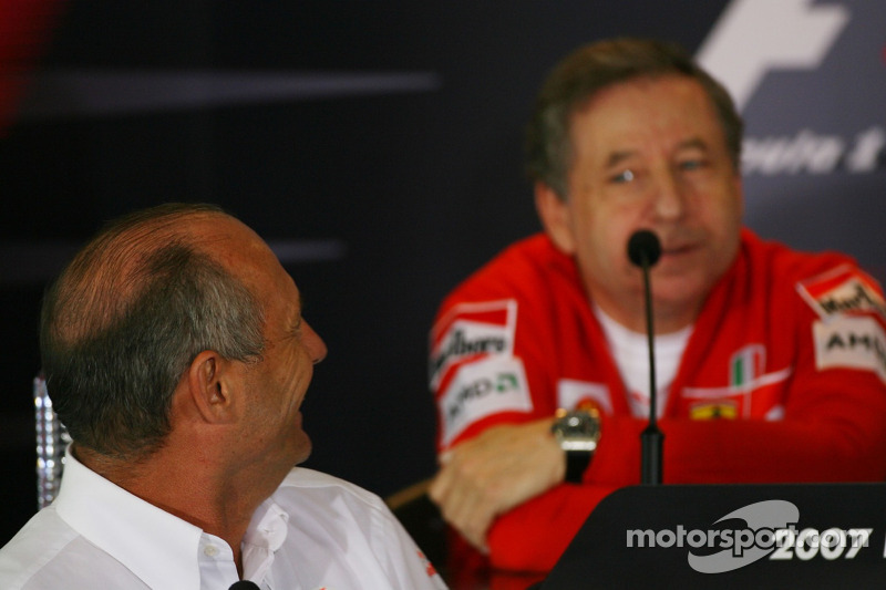 Ron Dennis, Presidente de McLaren y director del equipo y Jean Todt, Scuderia Ferrari, Ferrari CEO