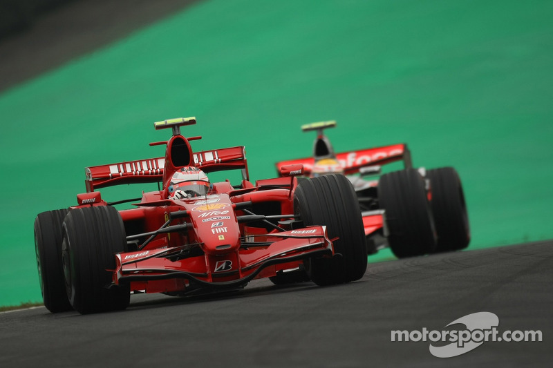 Kimi Raikkonen, Scuderia Ferrari, F2007 ve Lewis Hamilton, McLaren Mercedes, MP4-22