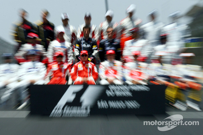 end, season group photo: Kimi Raikkonen, Scuderia Ferrari