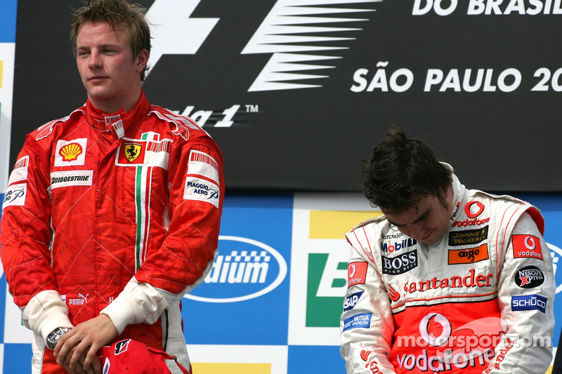 Podyum: Yarış galibi ve 2007 Dünya Şampiyonu Kimi Raikkonen, 3. Fernando Alonso