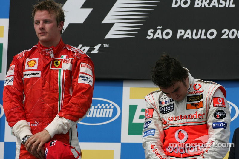 Podyum: Yarış galibi ve 2007 Dünya Şampiyonu Kimi Raikkonen, 3. Fernando Alonso