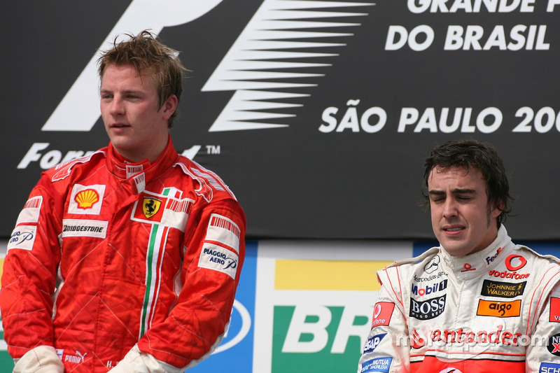 Podyum: Yarış galibi ve 2007 Dünya Şampiyonu Kimi Raikkonen, 3. Fernando Alonso