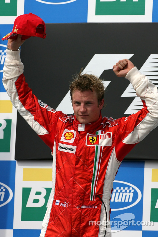 Podyum: Yarış galibi ve 2007 Dünya Şampiyonu Kimi Raikkonen