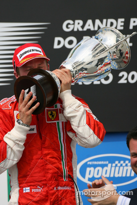 Podyum: Yarış galibi ve 2007 Dünya Şampiyonu Kimi Raikkonen