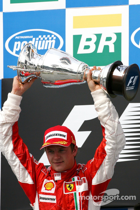 Podyum: Yarış galibi ve 2007 Dünya Şampiyonu Kimi Raikkonen