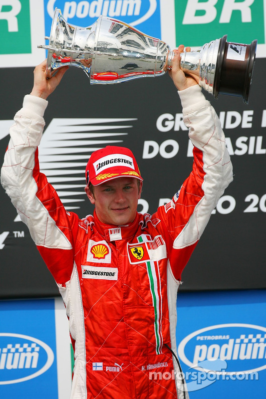 Podyum: Yarış galibi ve 2007 Dünya Şampiyonu Kimi Raikkonen
