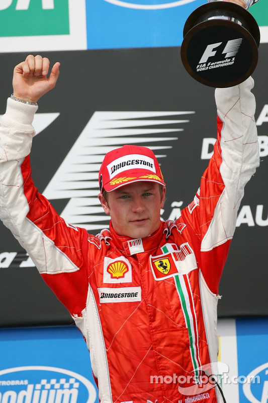 Podyum: Yarış galibi ve 2007 Dünya Şampiyonu Kimi Raikkonen