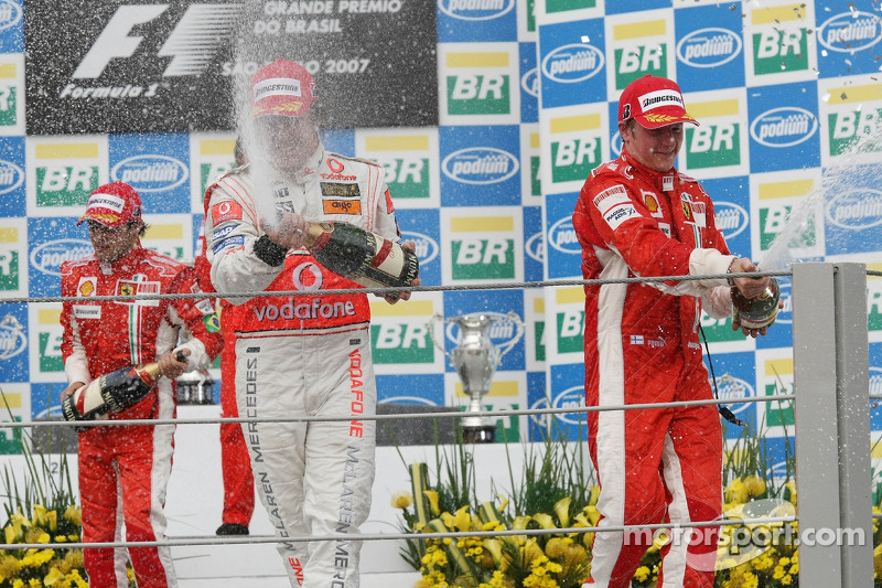 Podyum: Fernando Alonso ve Kimi Raikkonen