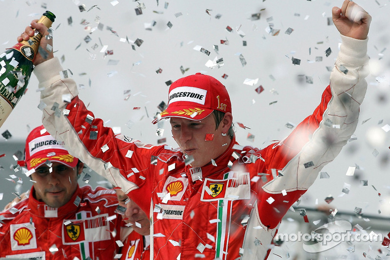 Podium : champagne pour Kimi Raikkonen