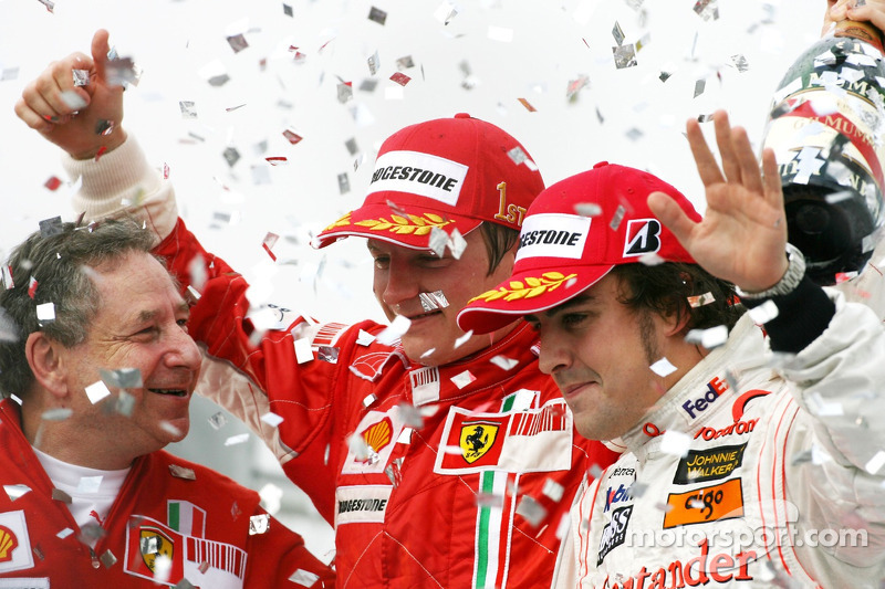 Podyum: Yarış galibi ve 2007 Dünya Şampiyonu Kimi Raikkonen, 3. Fernando Alonso, ve Jean Todt