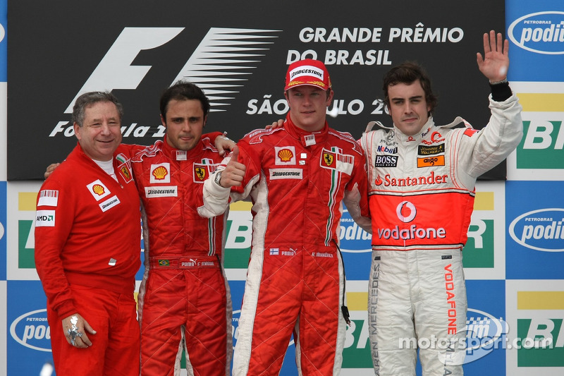 Podyum: Yarış galibi ve 2007 Dünya Şampiyonu Kimi Raikkonen, 2. Felipe Massa, 3. Fernando Alonso, ve