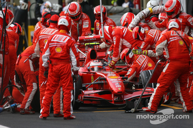 Kimi Raikkonen, Scuderia Ferrari, F2007 pit stop