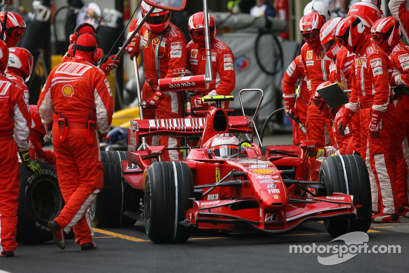 Kimi Raikkonen, Scuderia Ferrari, F2007 pit stop