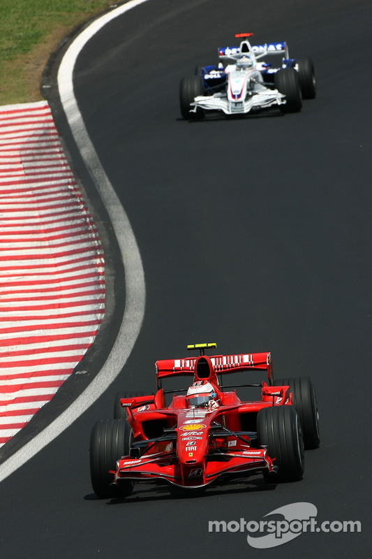 Kimi Raikkonen, Scuderia Ferrari, Nick Heidfeld, BMW Sauber F1 Team