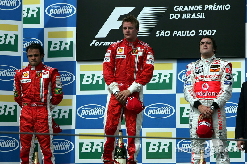 Podyum: Yarış galibi ve 2007 Dünya Şampiyonu Kimi Raikkonen, 2. Felipe Massa, 3. Fernando Alonso