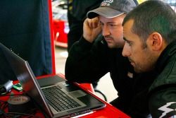 Team race engineer Brian Burns reviews data with Dario Franchitti