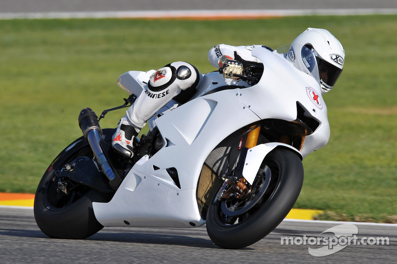 Jorge Lorenzo menjajal Yamaha YZR-M1 untuk pertama kali