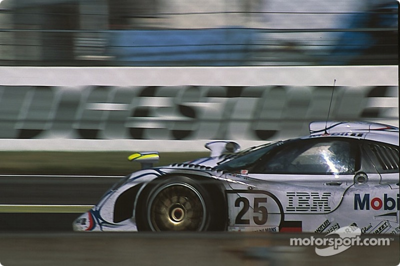 #25 Porsche AG Porsche 911 GT1-98: Jörg Müller, Uwe Alzen, Bob Wollek
