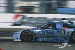 #30 Japan Nissan Motorsports Nissan R390 GT1: John Nielsen, Michael Krumm, Franck Lagorce