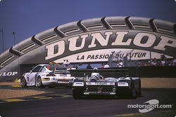 #22 TV Asahi Team Dragon Panoz LMP-1: Keiichi Tsuchiya, Masahiko Kondou, Akira Iida