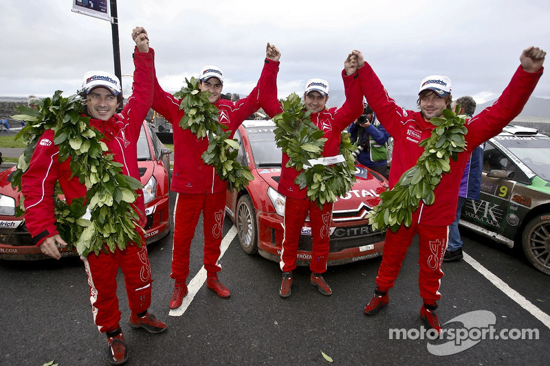 2007: Podio: Sébastien Loeb y Daniel Elena con Daniel Sordo y Marc Marti