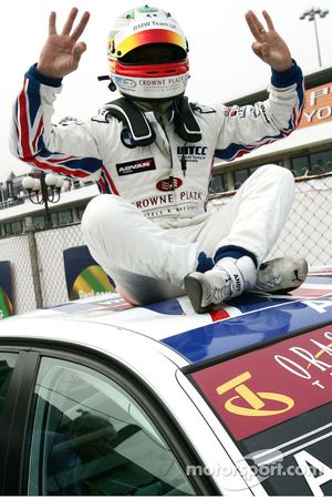 Andy Priaulx, BMW Team UK, BMW 320si WTCC